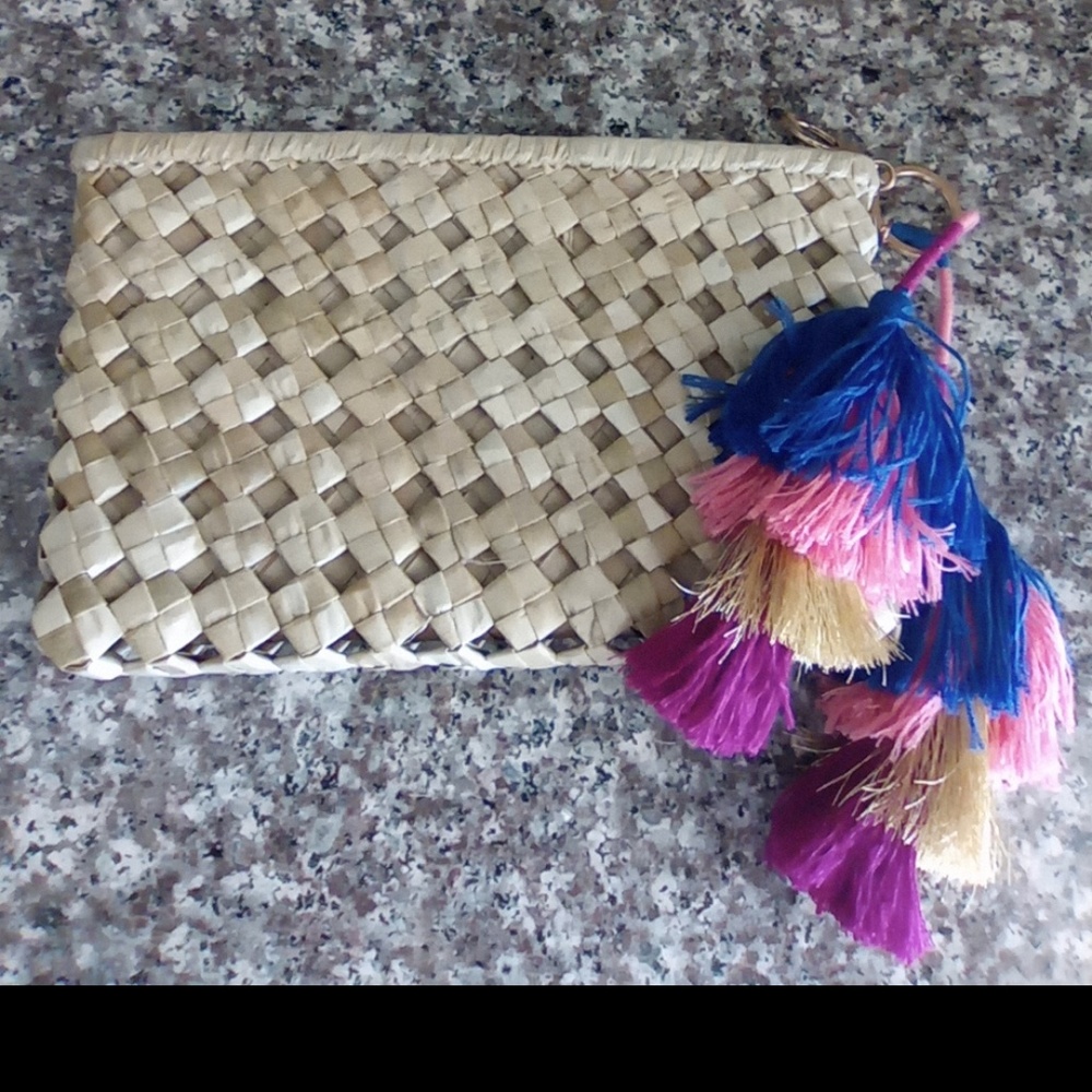 Straw wallet clutch